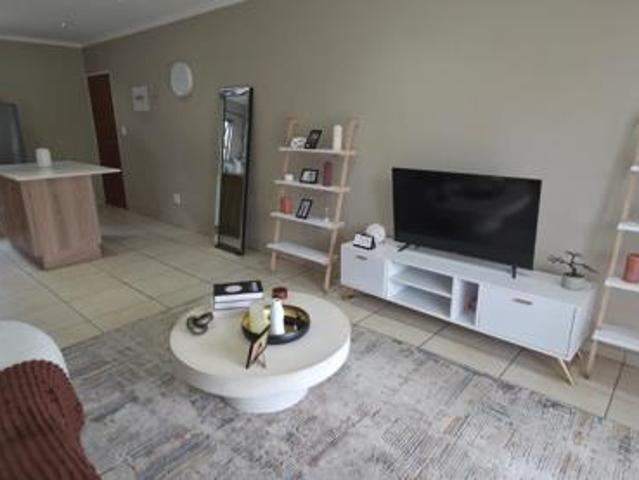 2 Bedroom Apartment in Die Hoewes