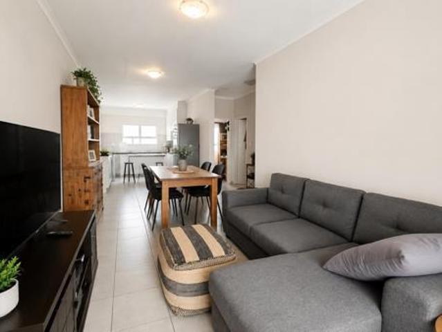 2 Bedroom Apartment in Die Hoewes