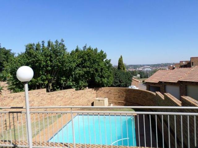 2 Bedroom Apartment in Die Hoewes