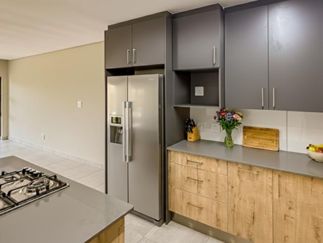 2 Bedroom Apartment in Die Hoewes