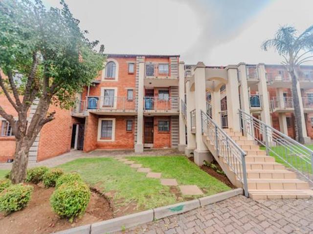 2 Bedroom Apartment in Die Hoewes