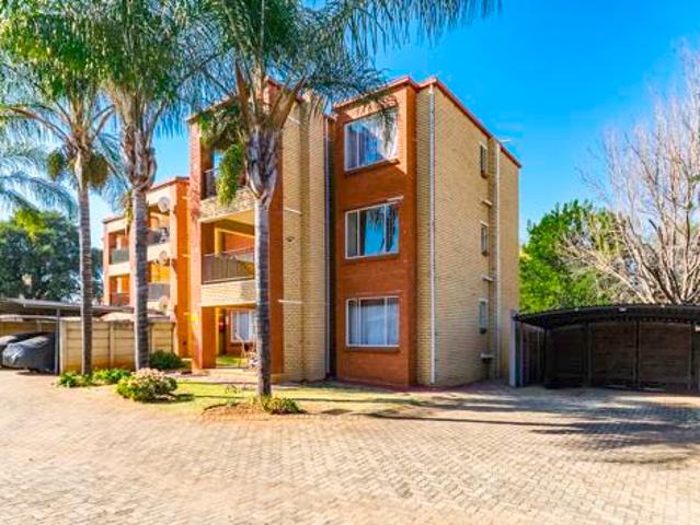 2 Bedroom Apartment in Die Hoewes
