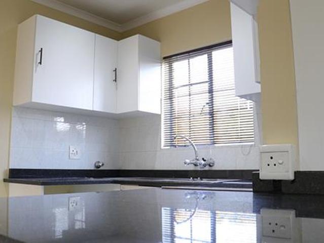 2 Bedroom Apartment in Die Hoewes