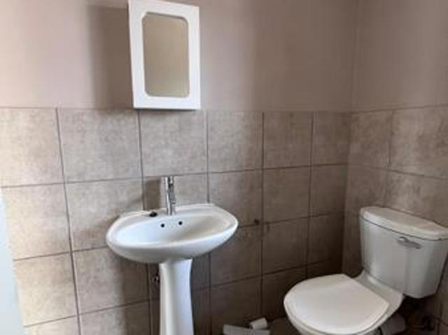 2 Bedroom Apartment in Die Hoewes