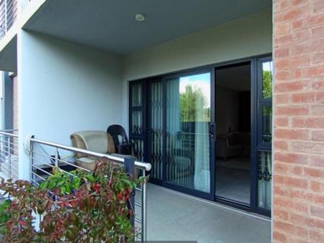 2 Bedroom Apartment in Die Hoewes