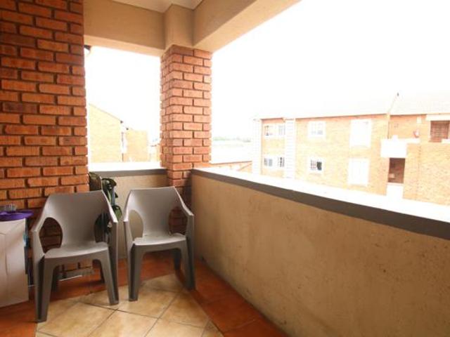 2 Bedroom Apartment in Die Hoewes