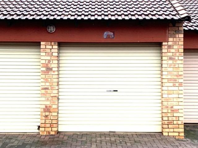2 Bedroom Apartment in Die Hoewes