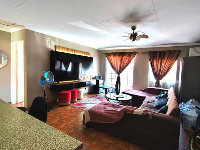 2 Bedroom Apartment in Die Hoewes