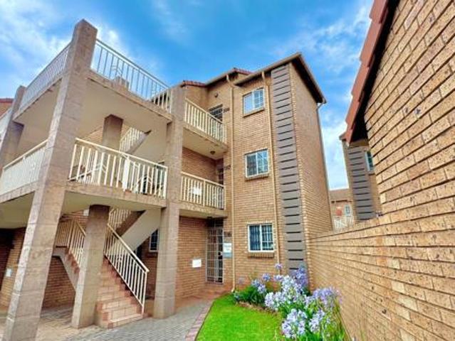 2 Bedroom Apartment in Die Hoewes