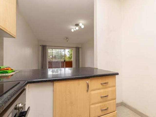 2 Bedroom Apartment in Die Hoewes