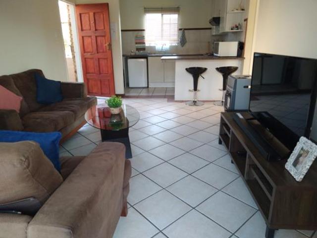 2 Bedroom Apartment in Die Hoewes