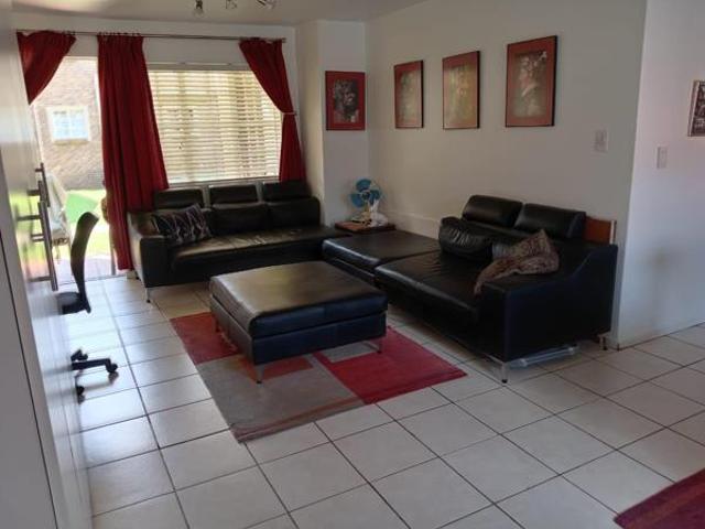2 Bedroom Apartment in Die Hoewes