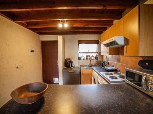 2 Bedroom Apartment in Douglasdale