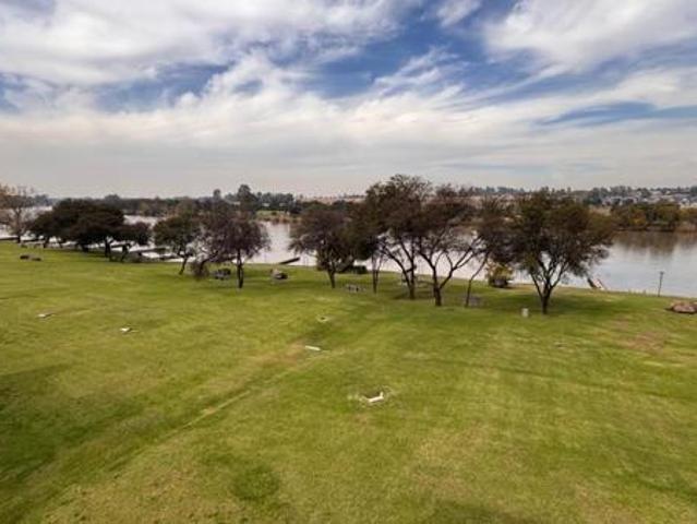 2 Bedroom Apartment in Emfuleni Golf Estate