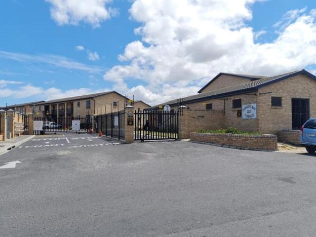 2 Bedroom Apartment in Fairview Golf Estate
