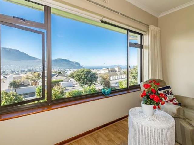 2 Bedroom Apartment in Fish Hoek