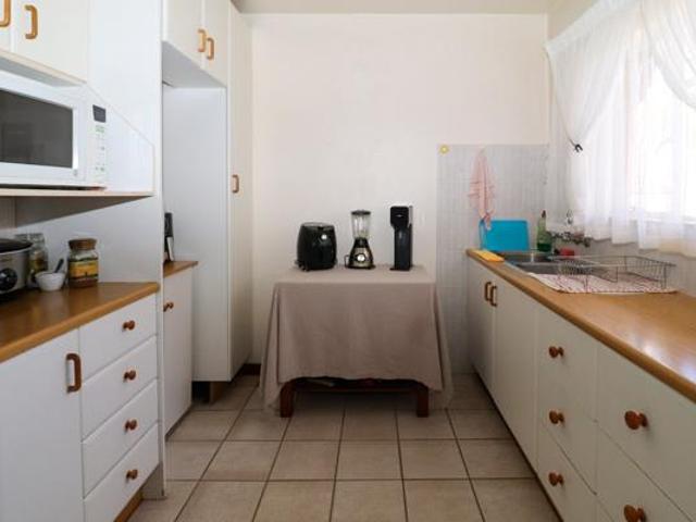 2 Bedroom Apartment in Flamwood