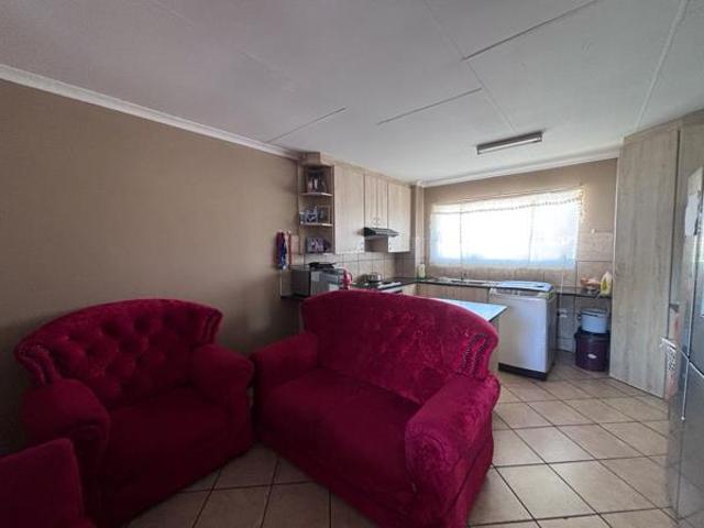 2 Bedroom Apartment in Florida Glen