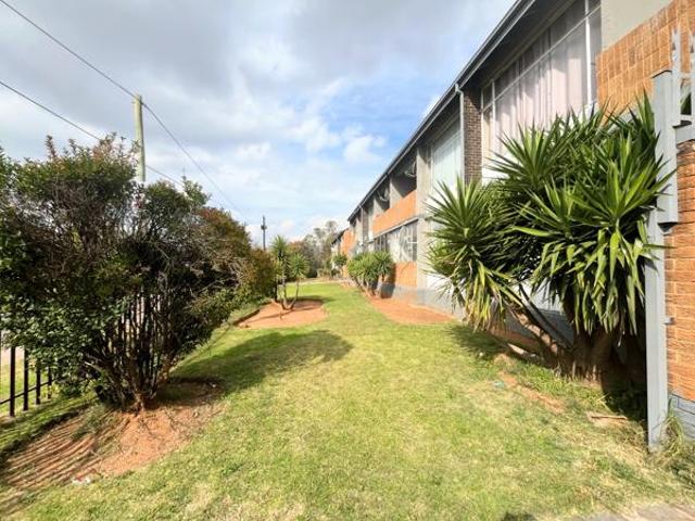 2 Bedroom Apartment in Florida Lake