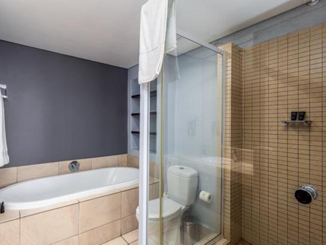 2 Bedroom Apartment in Foreshore