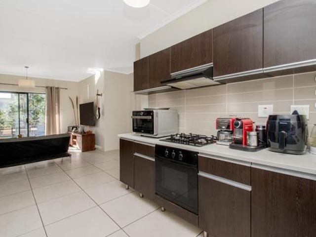 2 Bedroom Apartment in Fourways