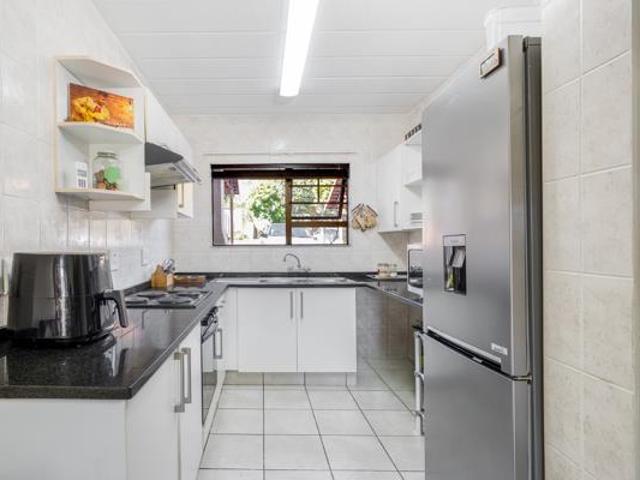 2 Bedroom Apartment in Fourways