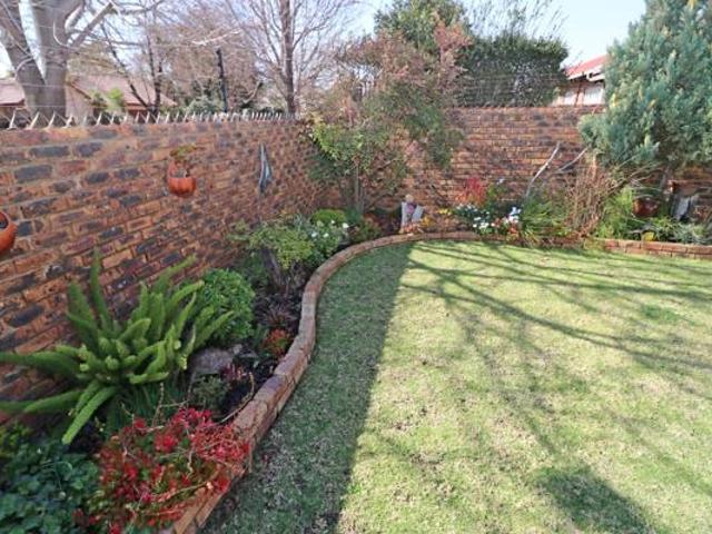 2 Bedroom Apartment in Glen Marais