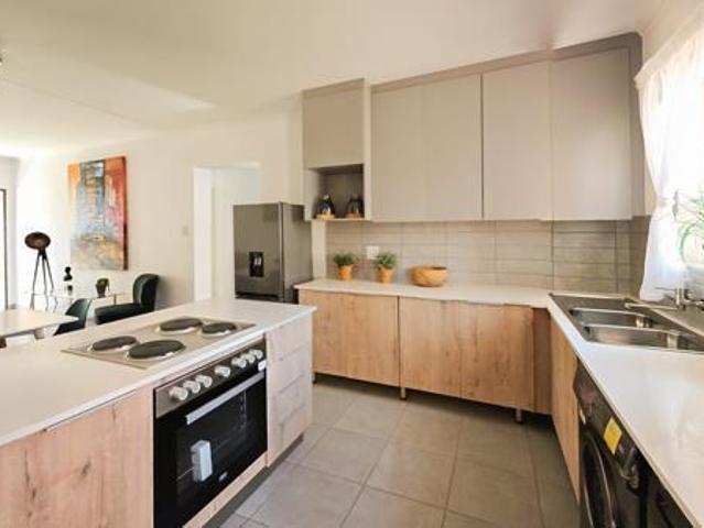 2 Bedroom Apartment in Glen Marais