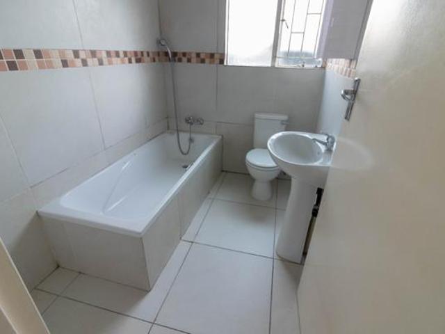 2 Bedroom Apartment in Glen Marais