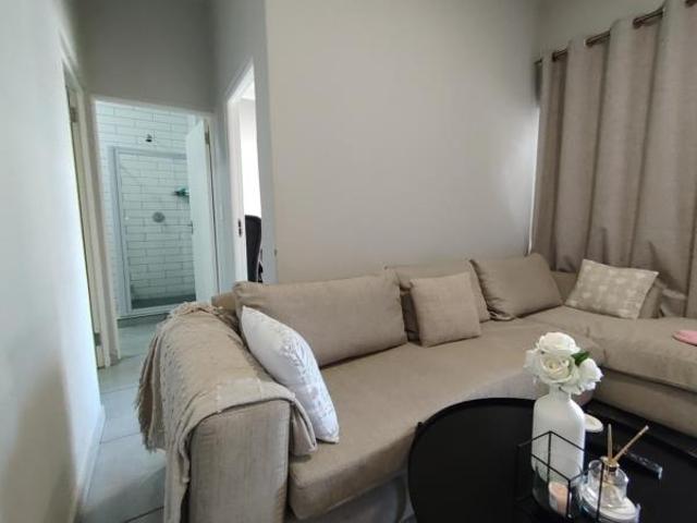 2 Bedroom Apartment in Glen Marais