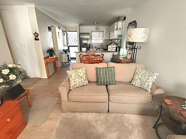 2 Bedroom Apartment in Gordons Bay Central