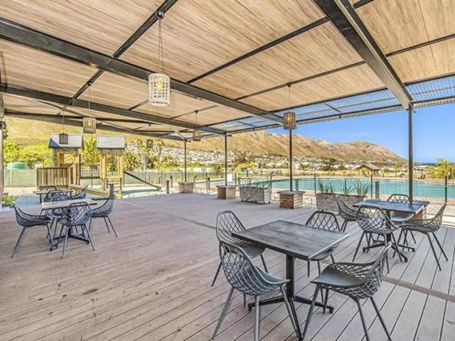 2 Bedroom Apartment in Gordons Bay Central