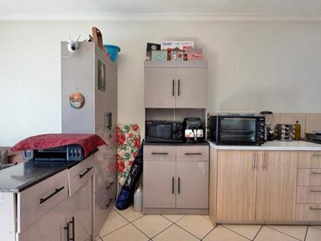 2 Bedroom Apartment in Gordons Bay Central