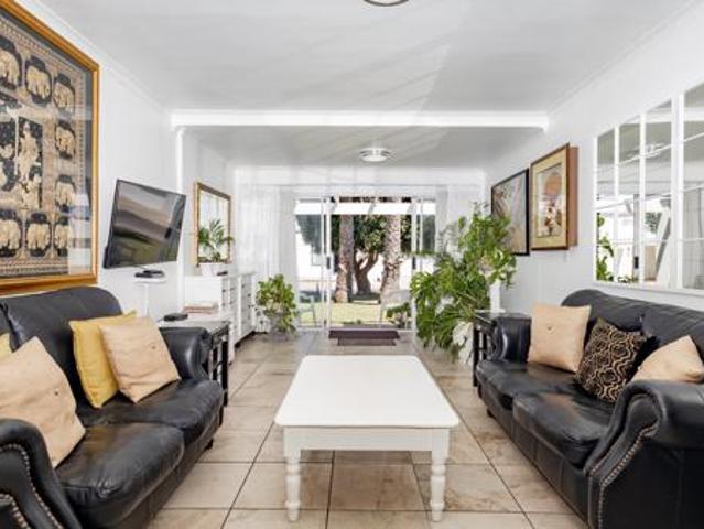 2 Bedroom Apartment in Gordons Bay Central