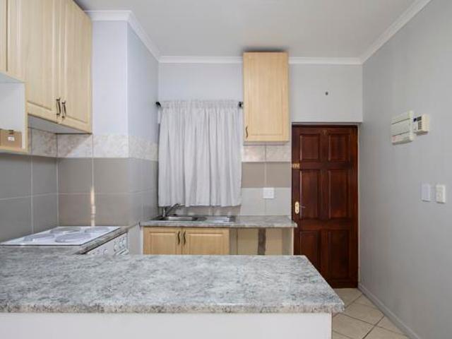 2 Bedroom Apartment in Gordons Bay Central