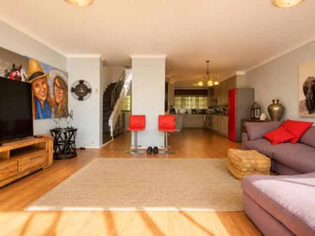 2 Bedroom Apartment in Gordons Bay Central