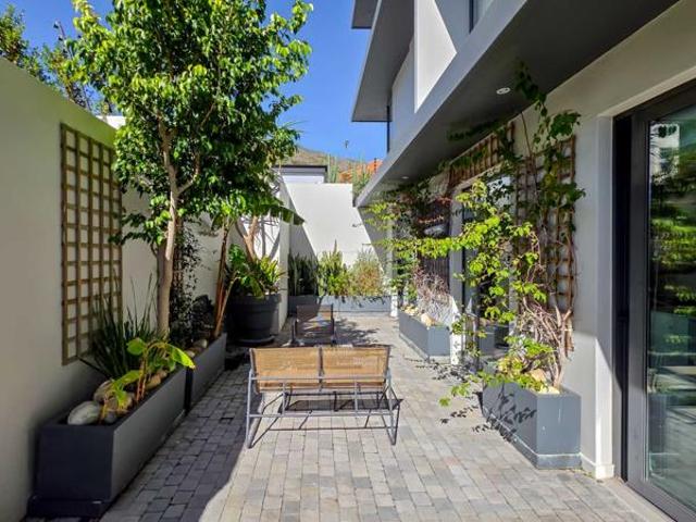 2 Bedroom Apartment in Green Point