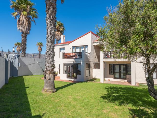 2 Bedroom Apartment in Greenways Golf Estate
