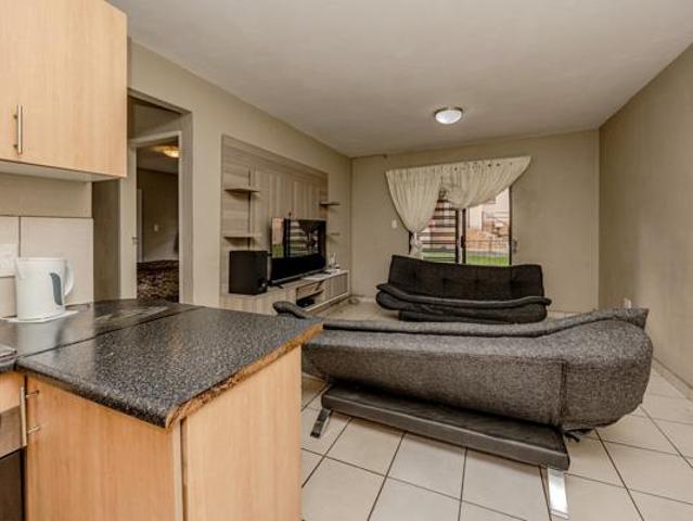 2 Bedroom Apartment in Grobler Park