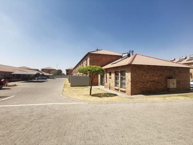 2 Bedroom Apartment in Grobler Park