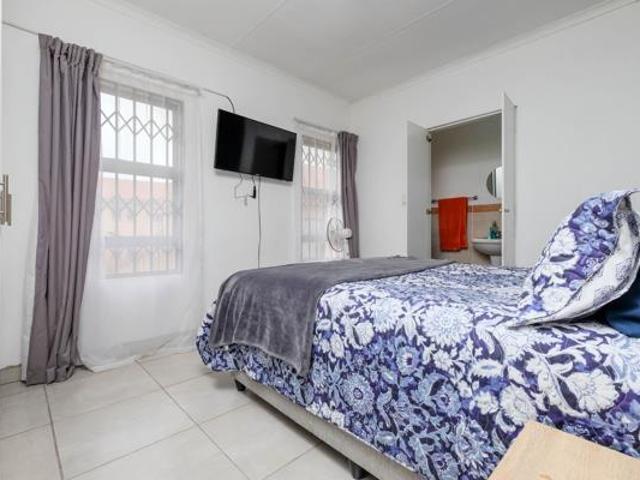 2 Bedroom Apartment in Grobler Park