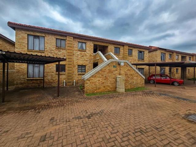 2 Bedroom Apartment in Helikon Park