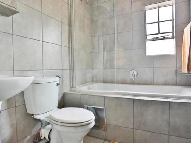 2 Bedroom Apartment in Heuwelsig Estate