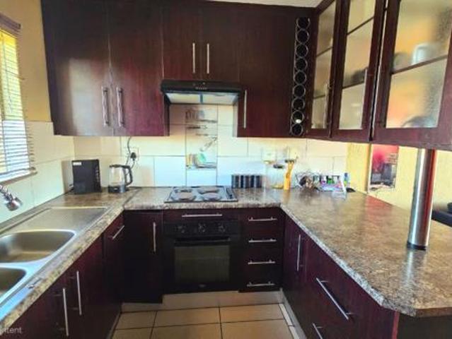 2 Bedroom Apartment in Heuwelsig Estate