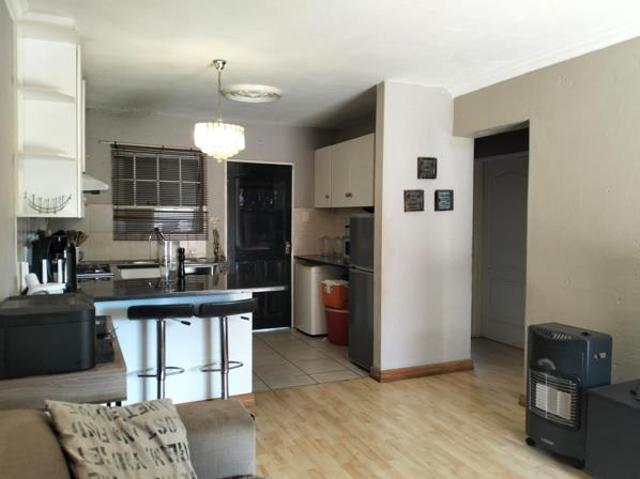 2 Bedroom Apartment in Heuwelsig Estate