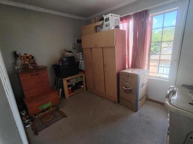 2 Bedroom Apartment in Heuwelsig Estate