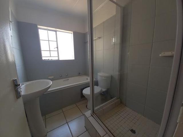 2 Bedroom Apartment in Heuwelsig Estate