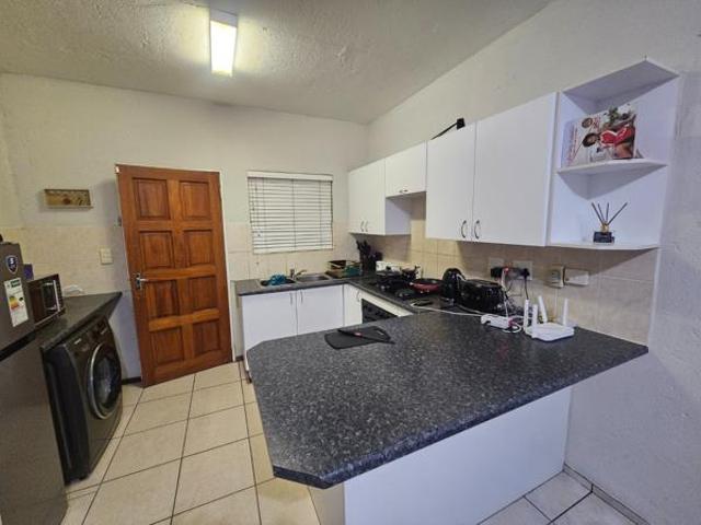 2 Bedroom Apartment in Heuwelsig Estate