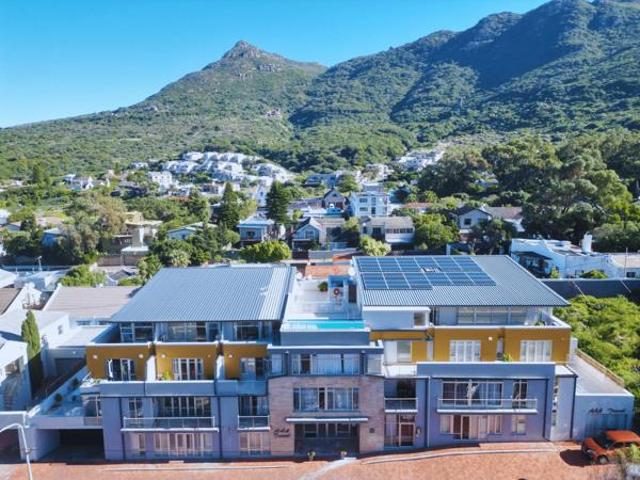 2 Bedroom Apartment in Hout Bay Central
