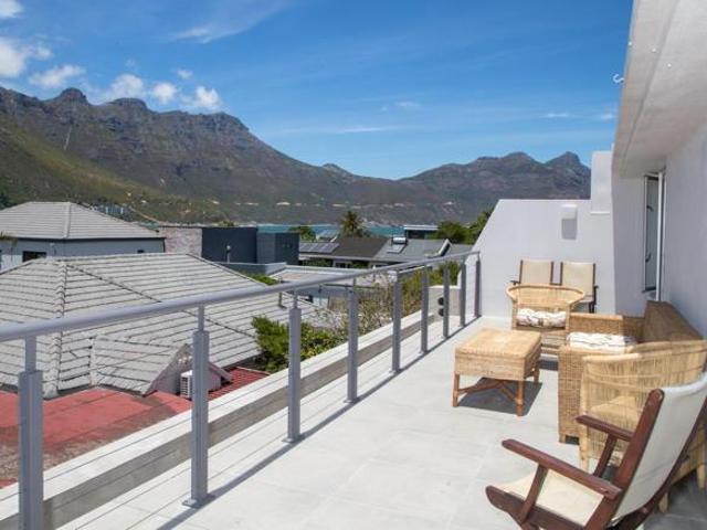 2 Bedroom Apartment in Hout Bay Central